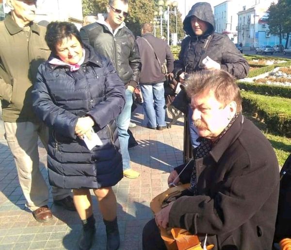 Лірникування на площі. Ріне, 2014 рік